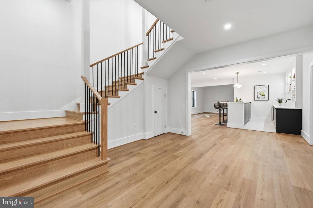 2002 HILLSIDE DRIVE