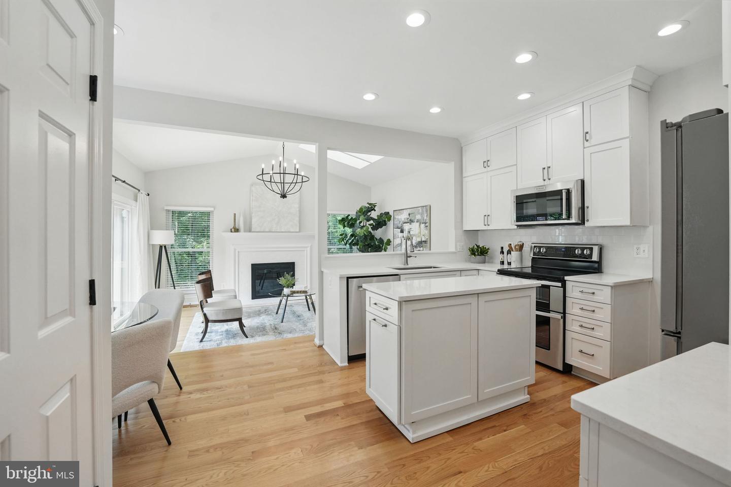 10832 Monticello Dr