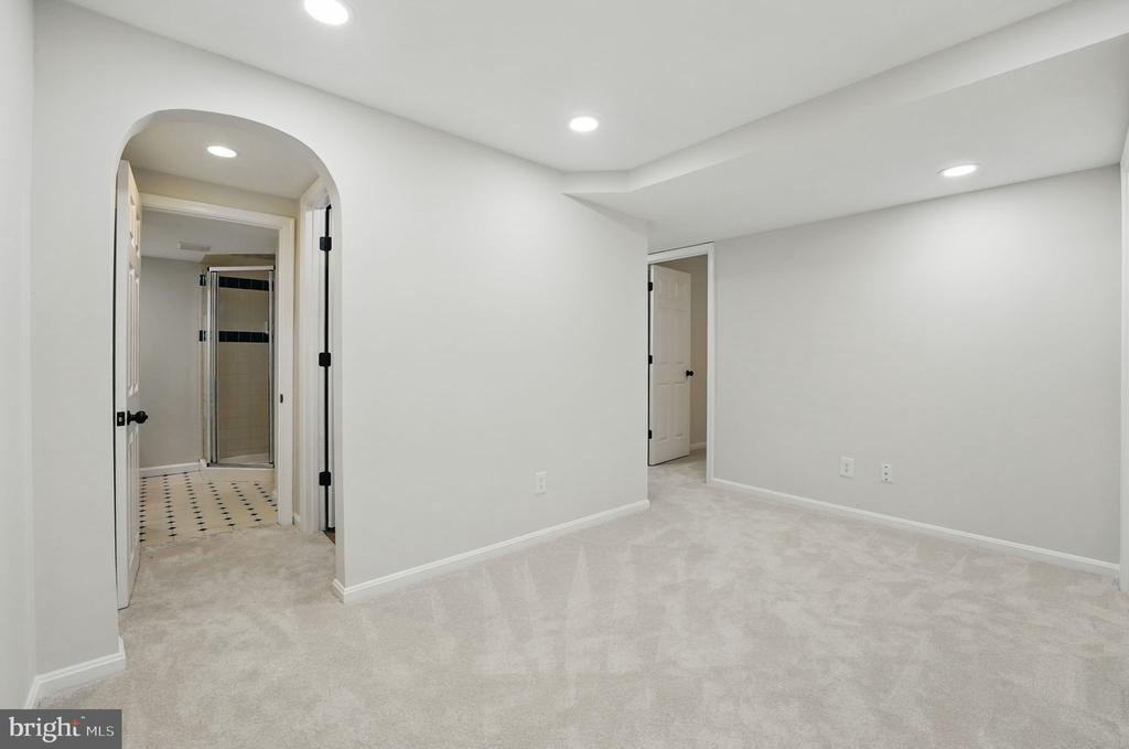 10832 Monticello Dr