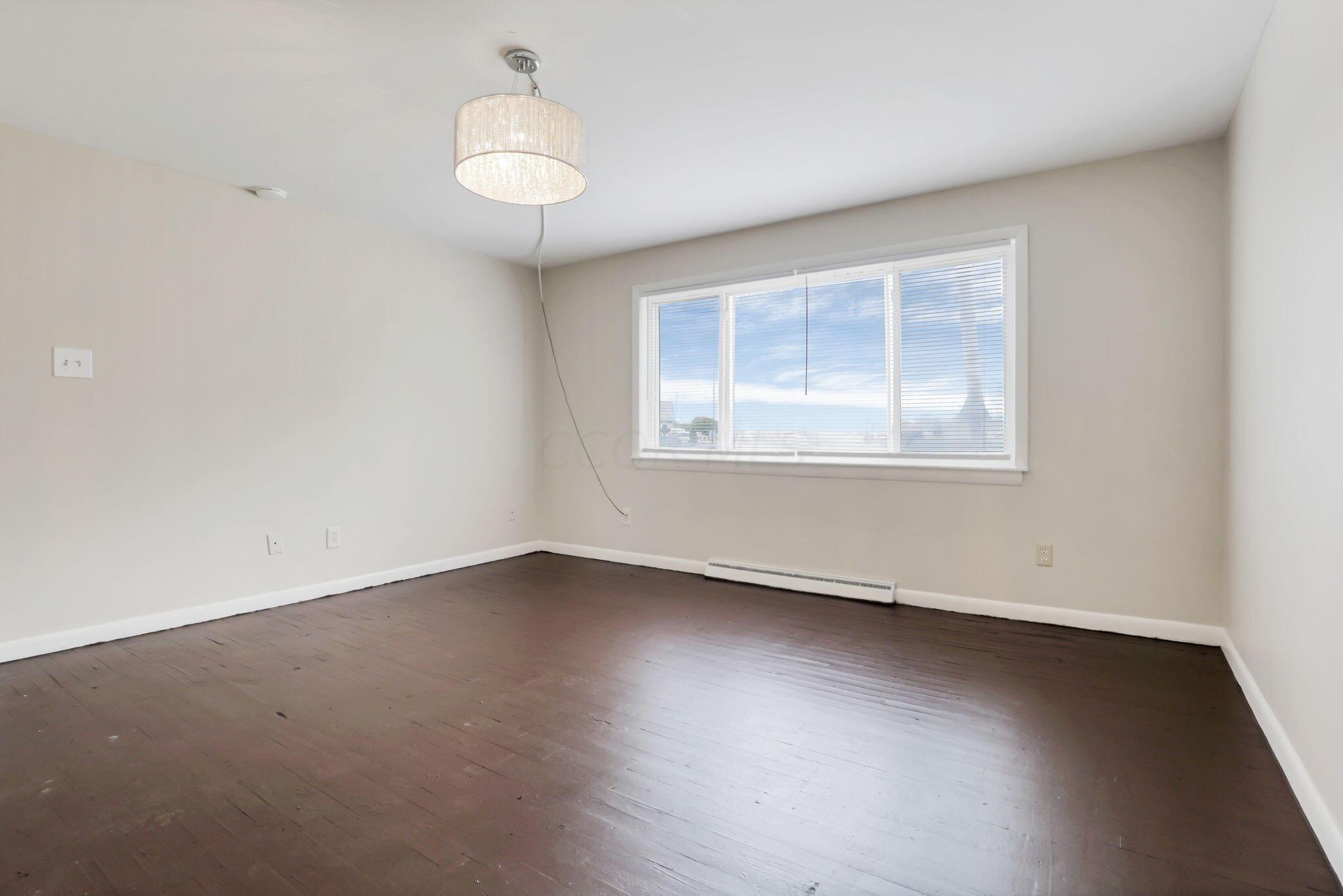 5180-5182 Beacon Hill Road