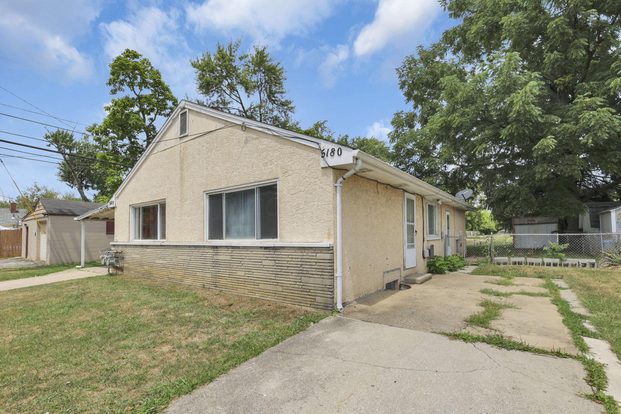 5180-5182 Beacon Hill Road