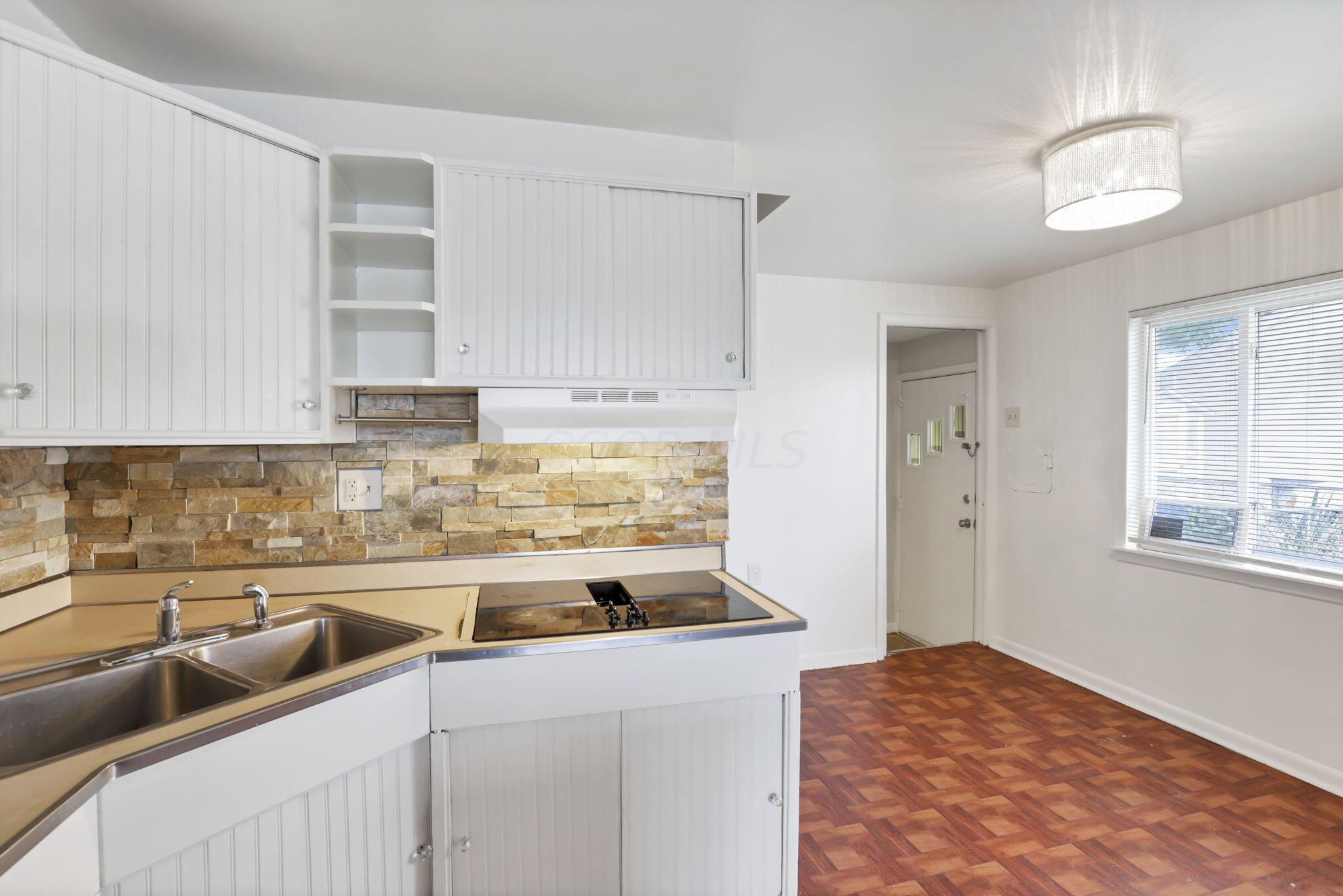 5180-5182 Beacon Hill Road