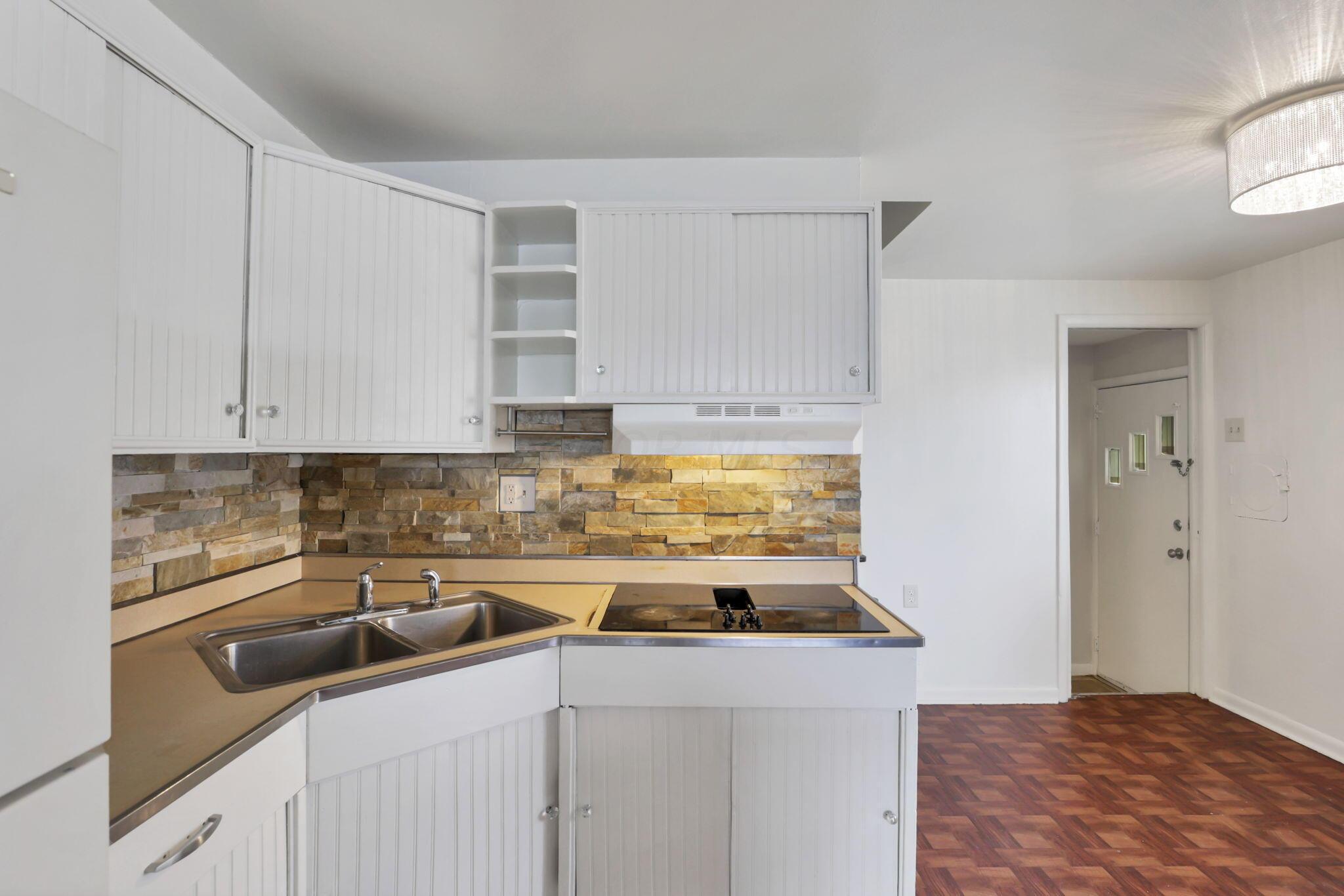 5180-5182 Beacon Hill Road