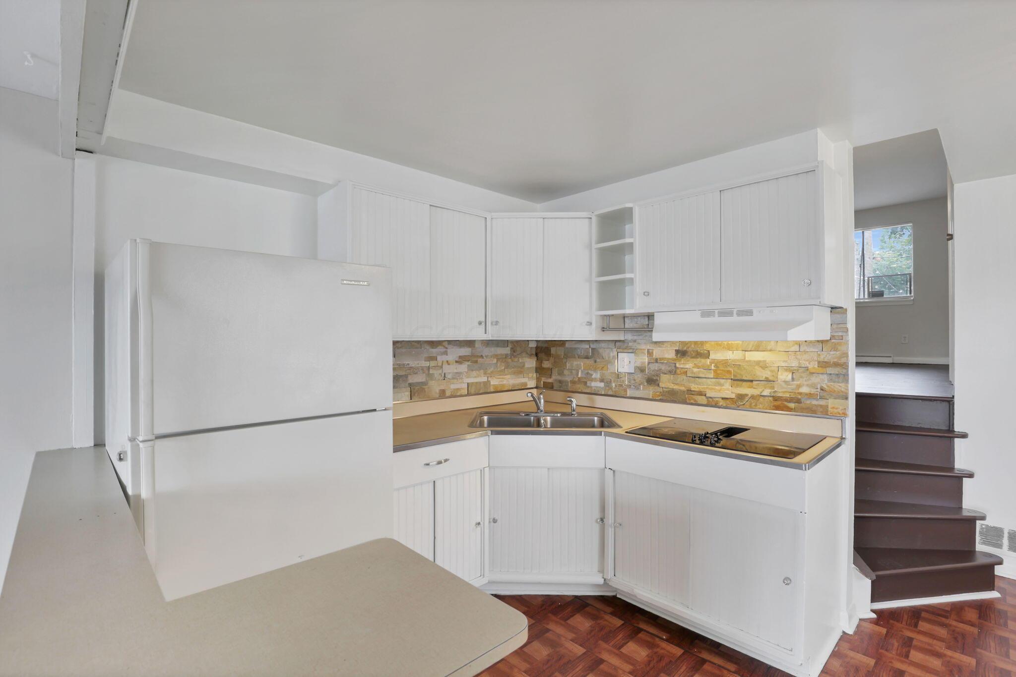5180-5182 Beacon Hill Road
