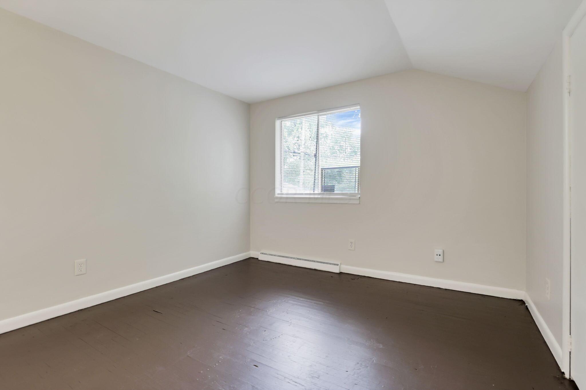 5180-5182 Beacon Hill Road