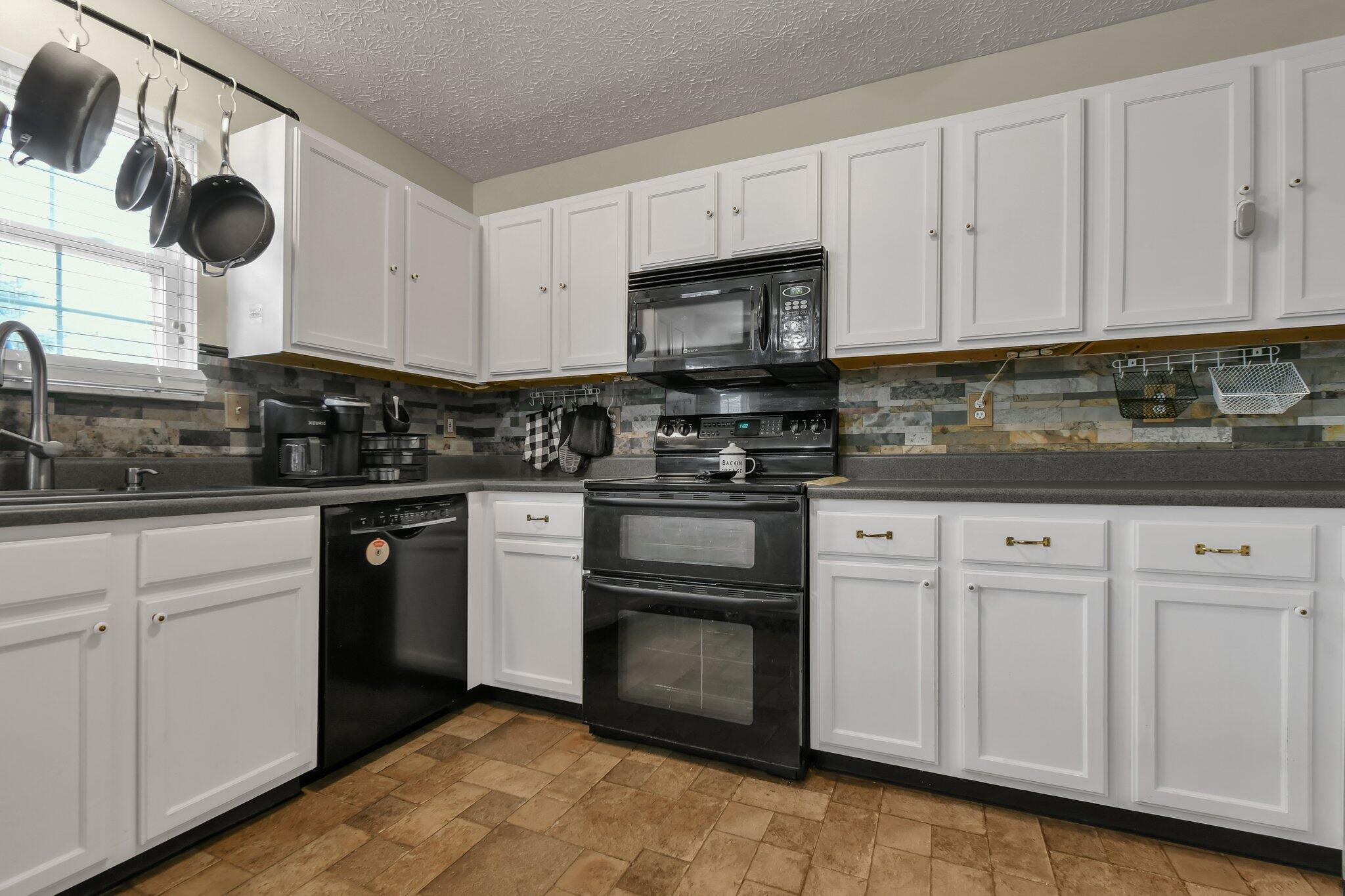852 Hurlock Lane