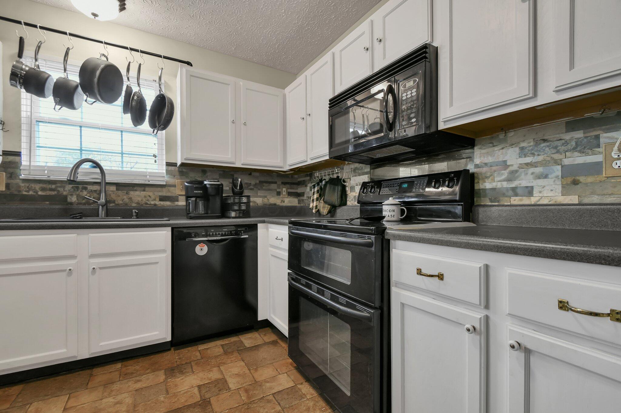 852 Hurlock Lane