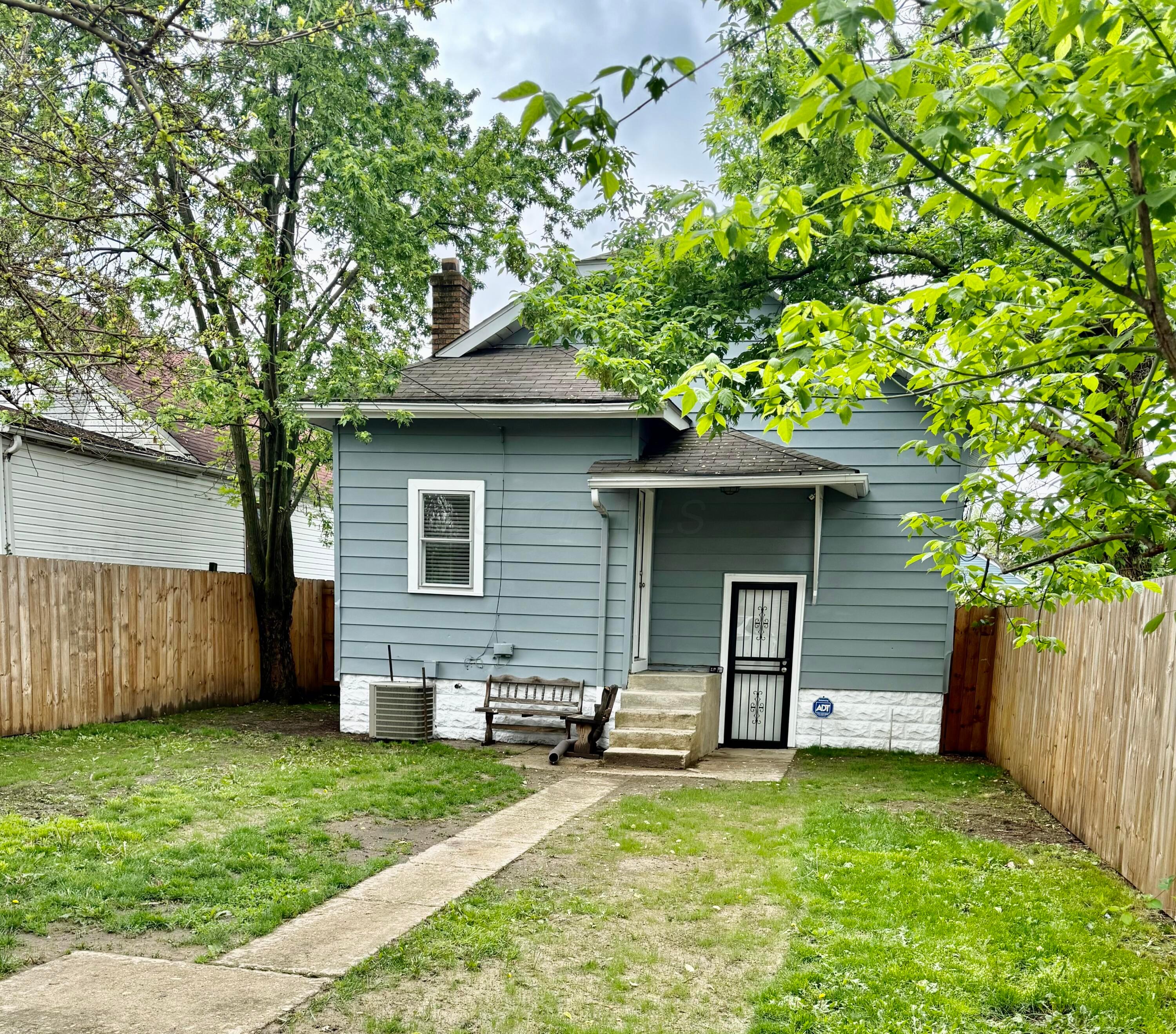 1464 E 26th Avenue