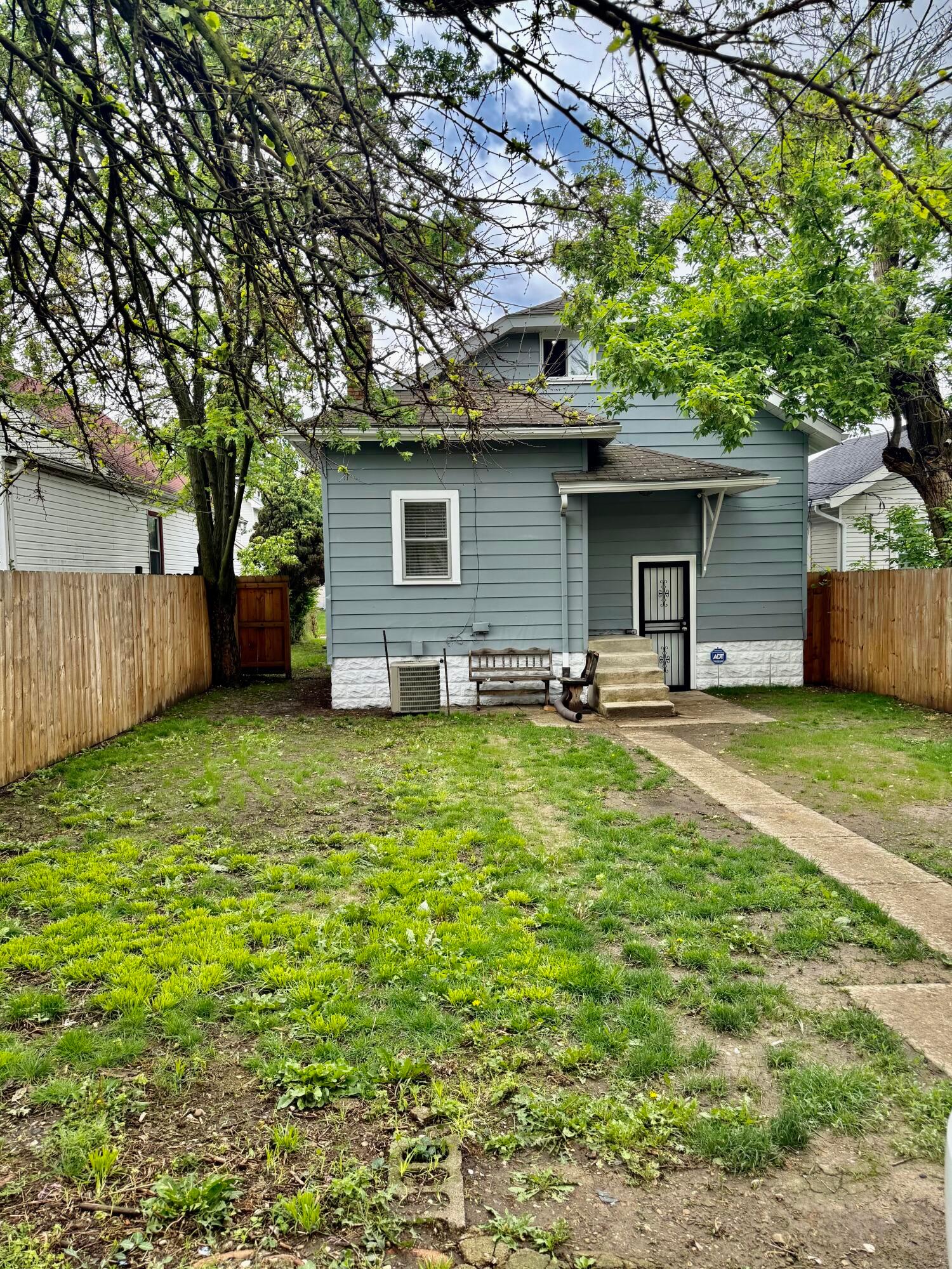 1464 E 26th Avenue