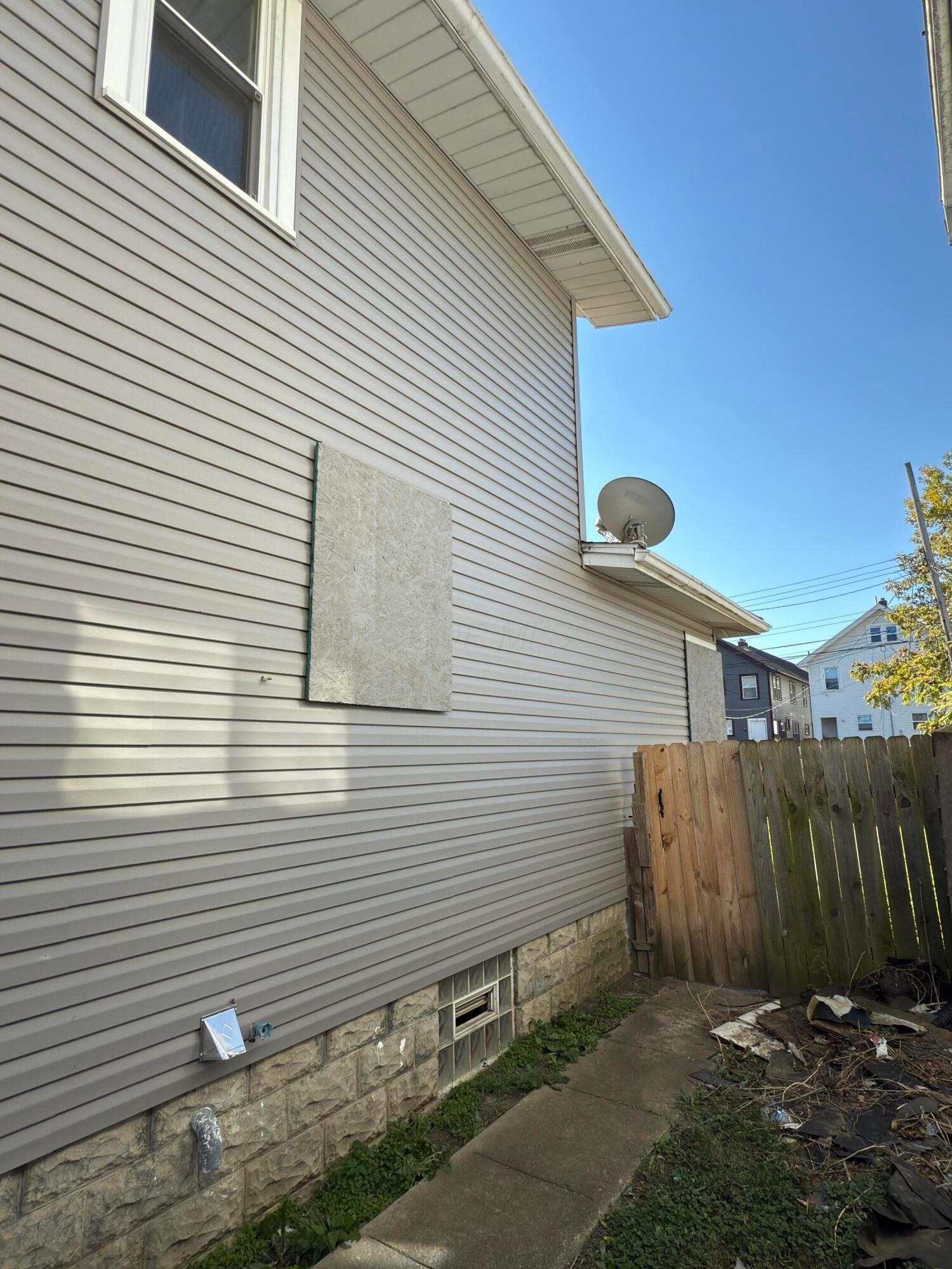 595 S Warren Avenue