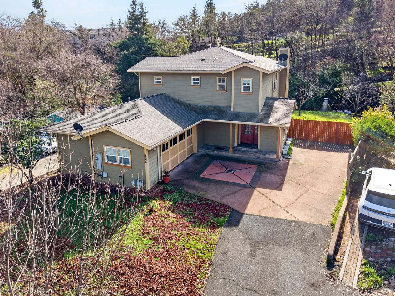 605 Redwood Avenue