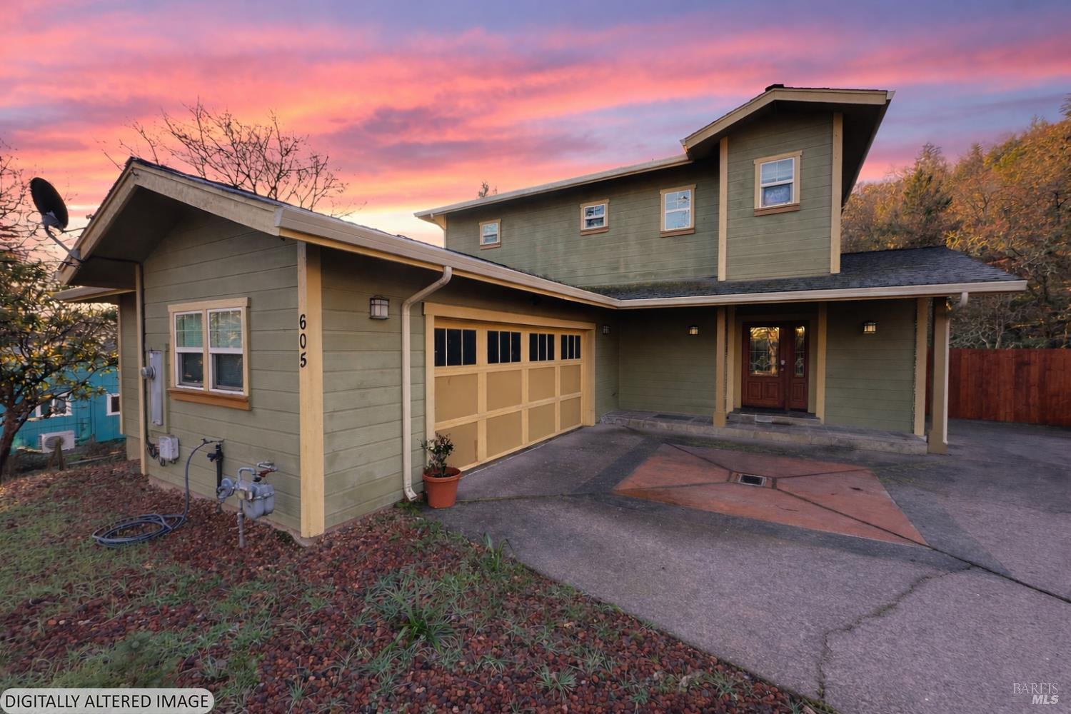 605 Redwood Avenue