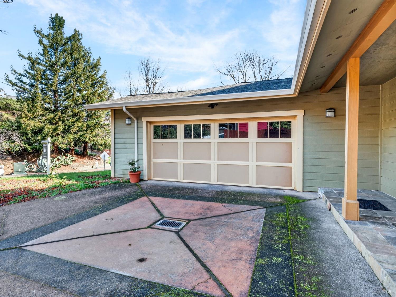 605 Redwood Avenue