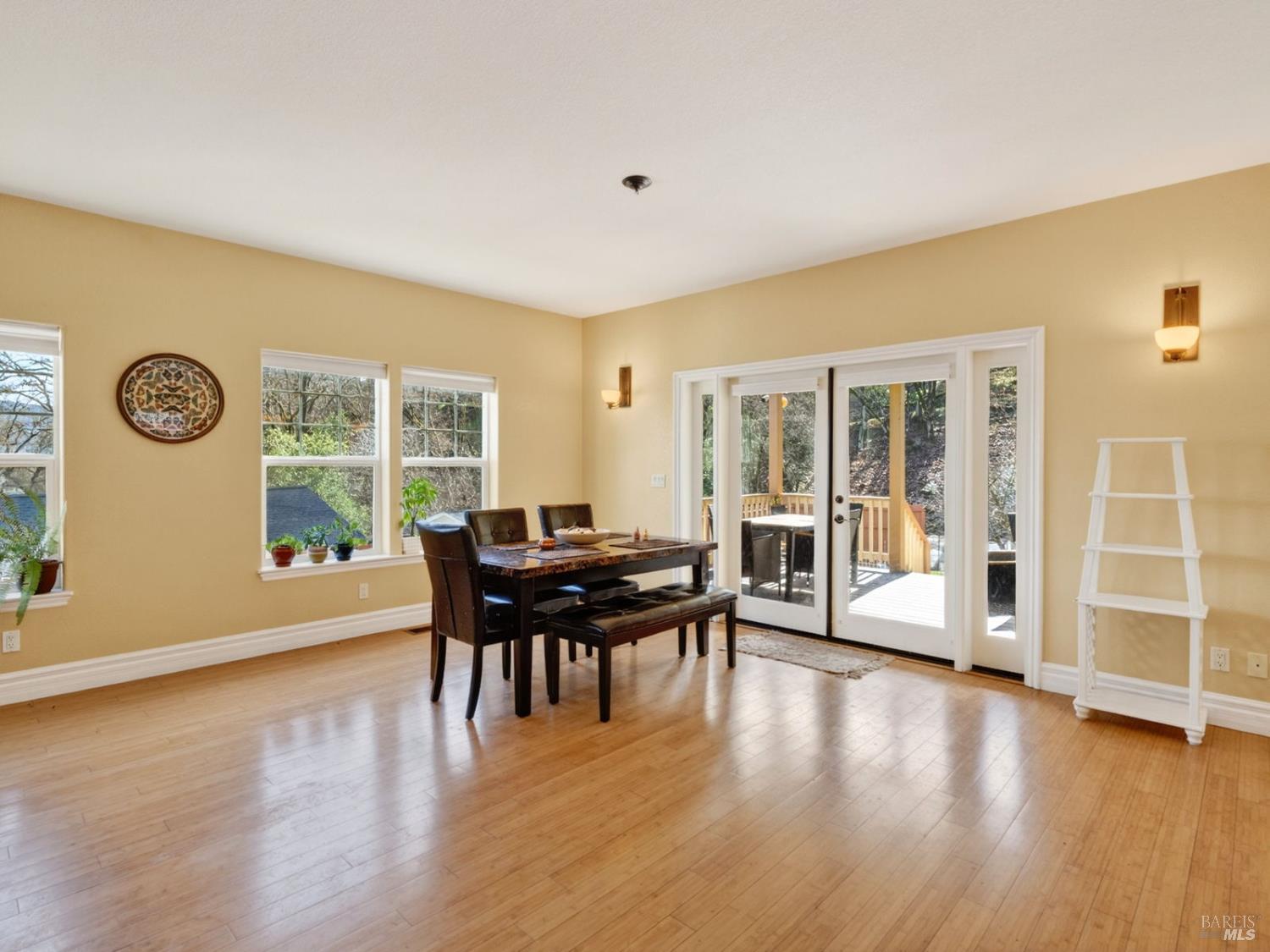 605 Redwood Avenue