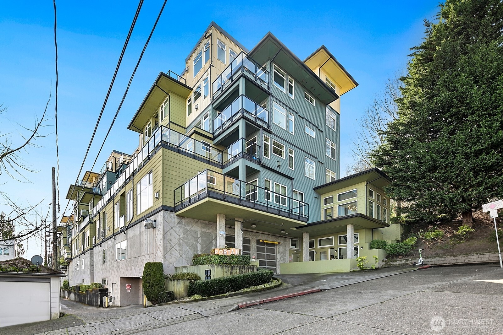 655 Crockett Street Unit: A204