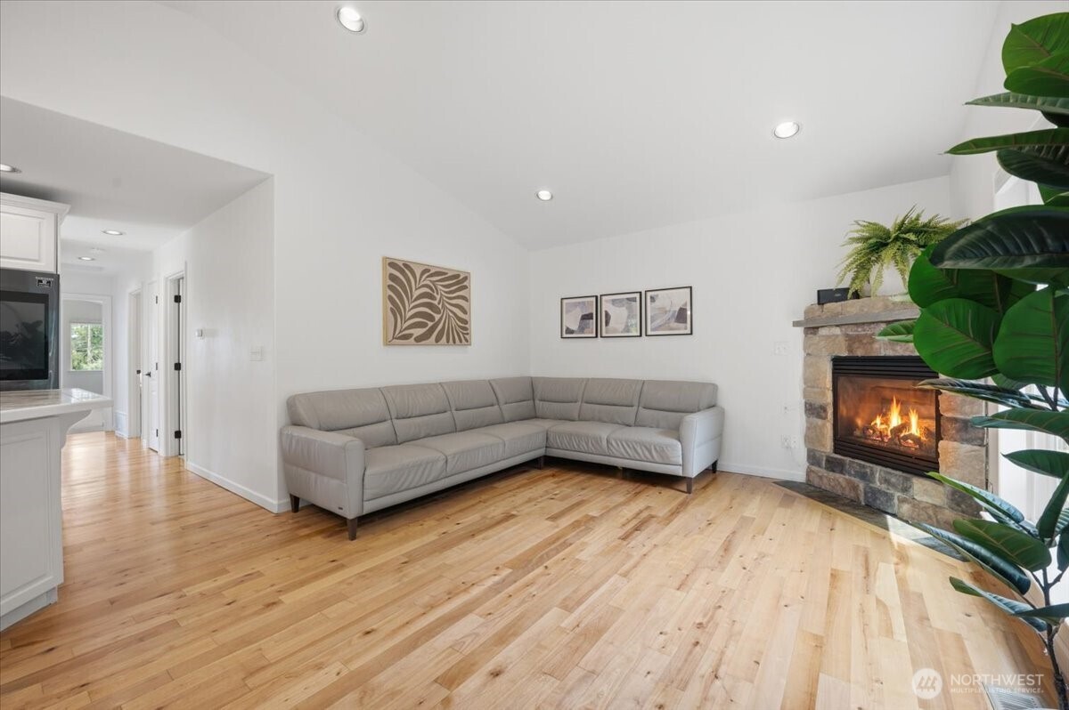 1508 208th Avenue NE