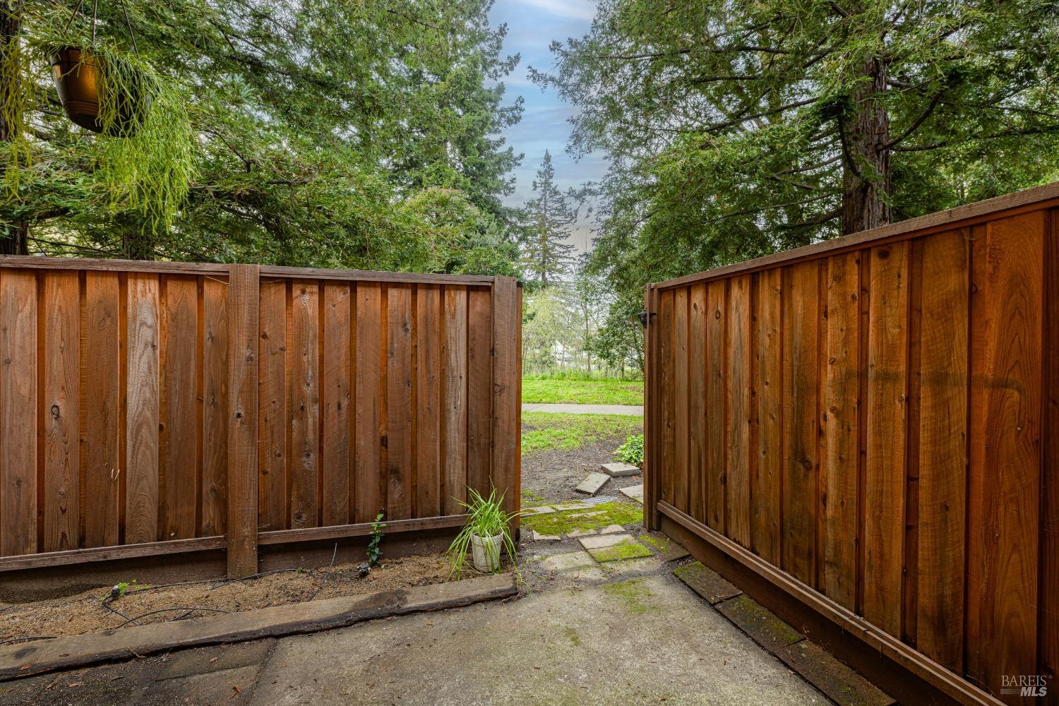 684 Racquet Club Cir