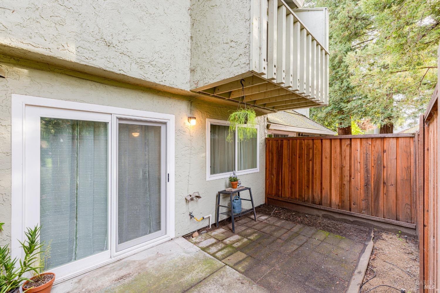 684 Racquet Club Cir