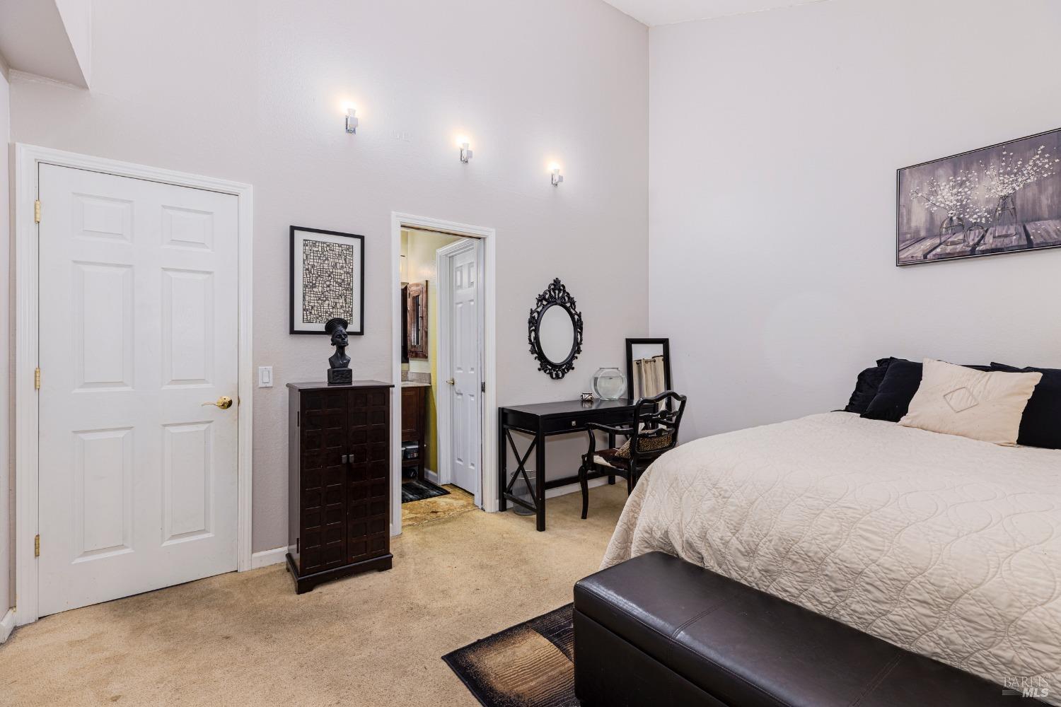 684 Racquet Club Cir