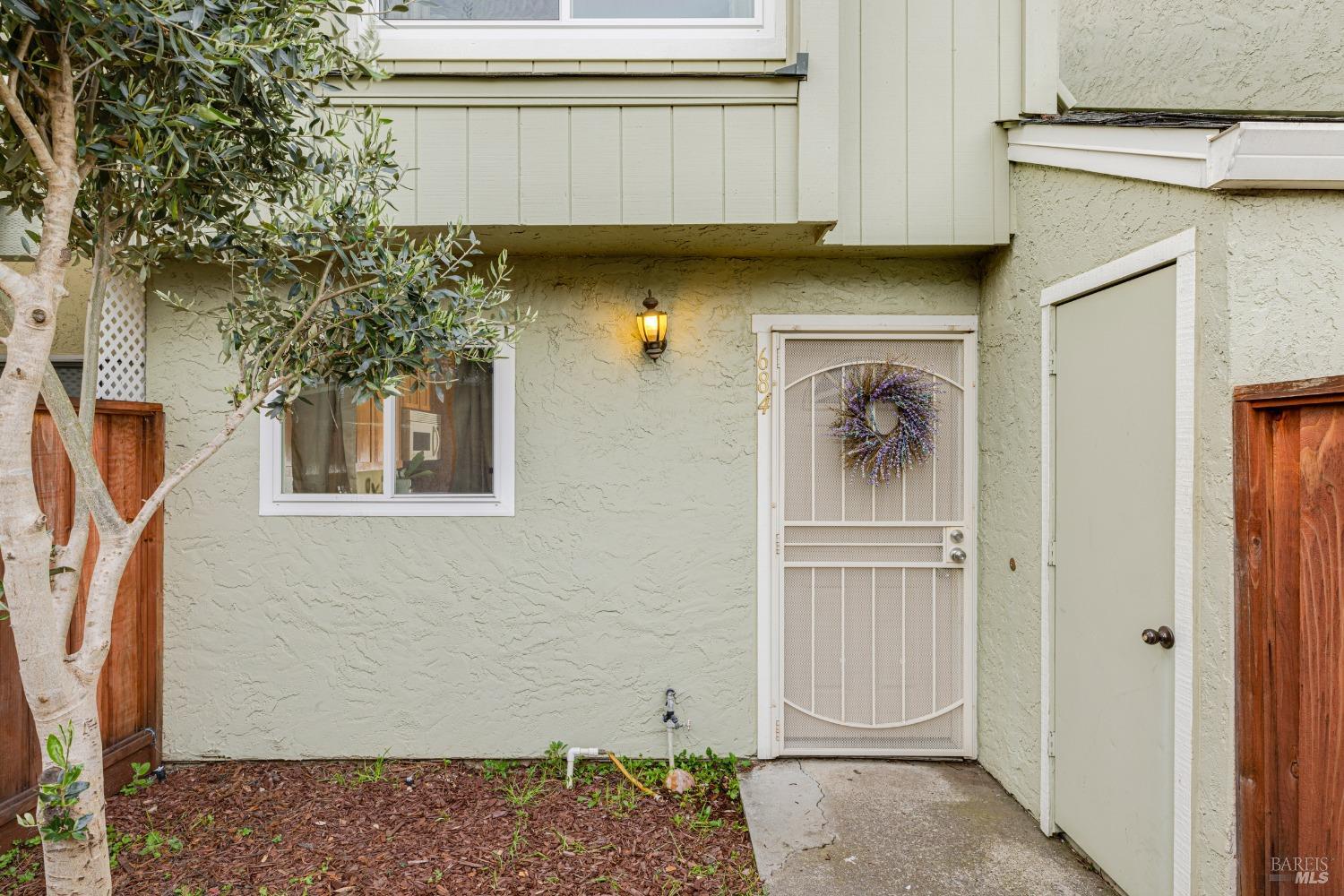 684 Racquet Club Cir