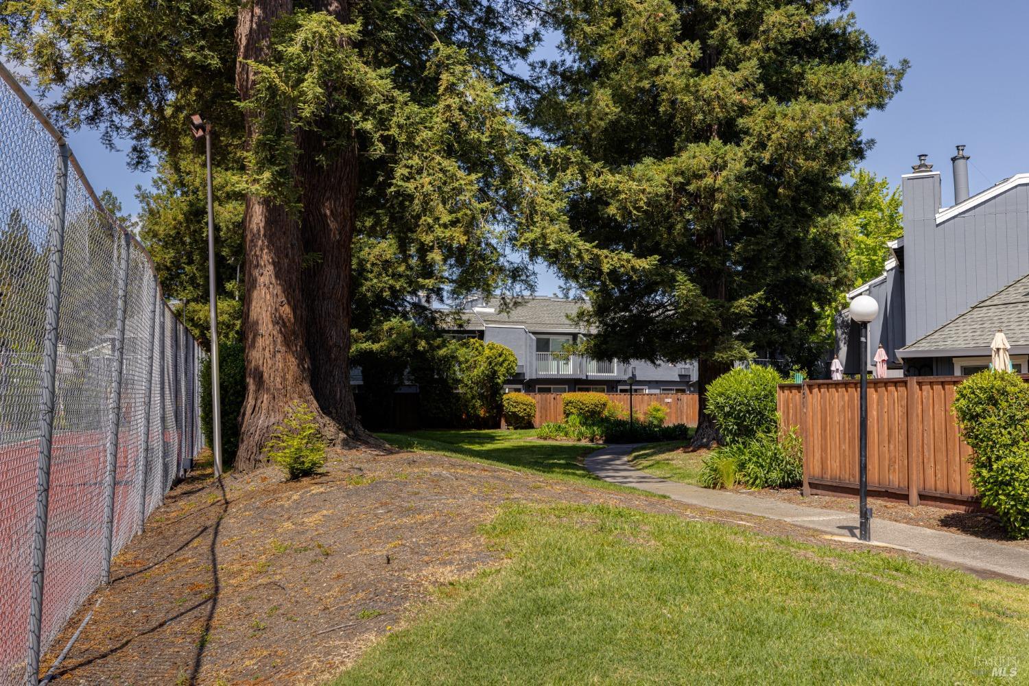 684 Racquet Club Cir