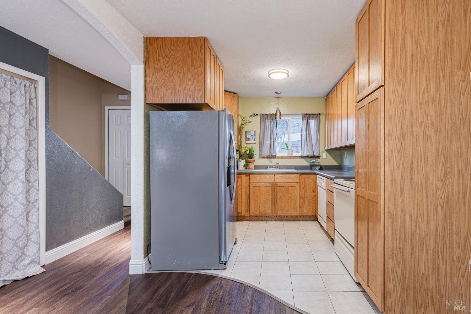 684 Racquet Club Cir