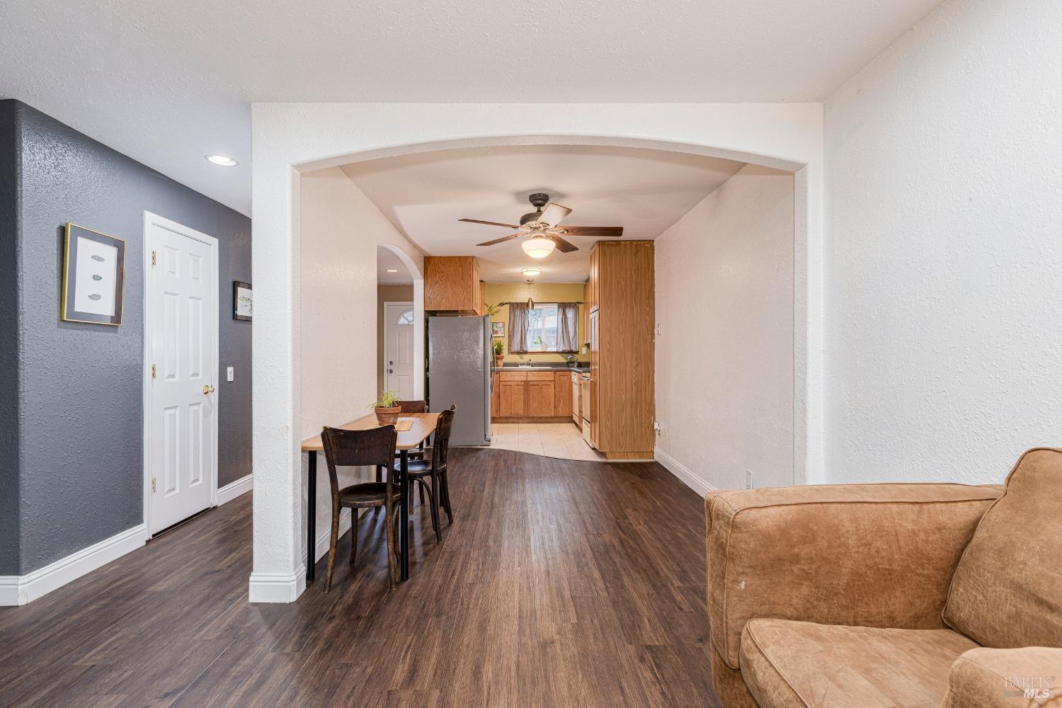 684 Racquet Club Cir