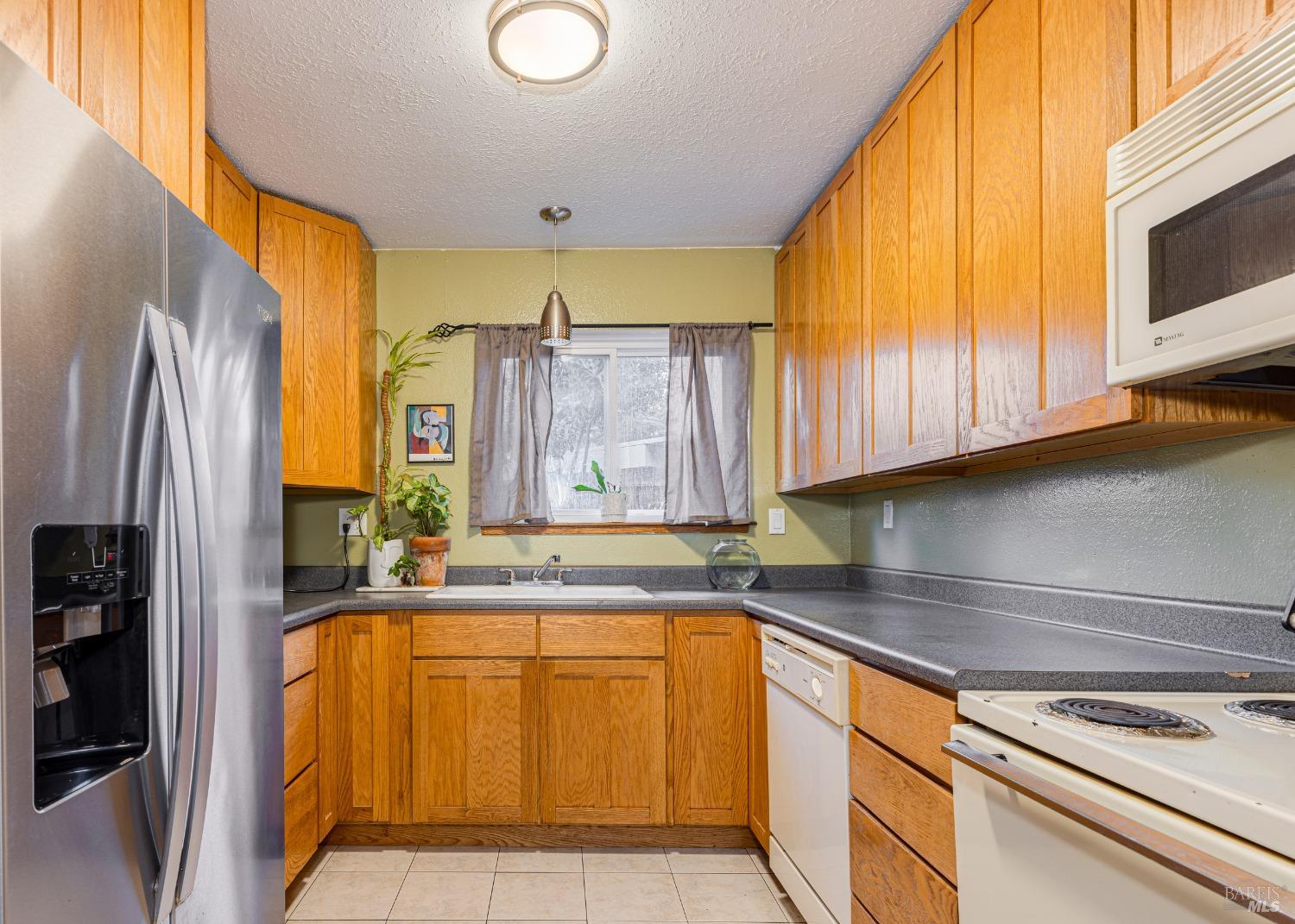 684 Racquet Club Cir