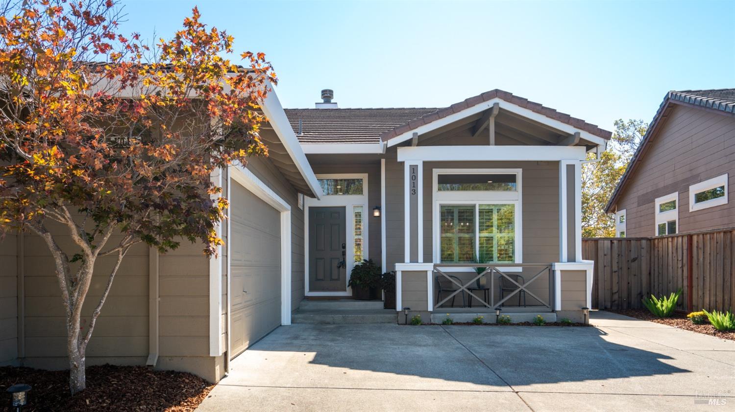 1013 Via Elisabetta Ct