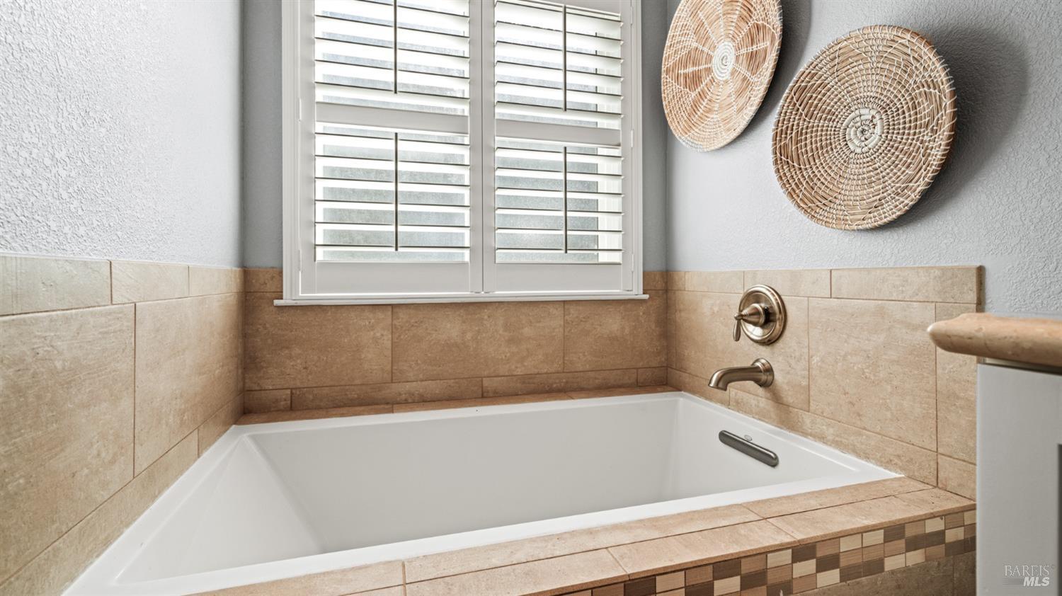 1013 Via Elisabetta Ct