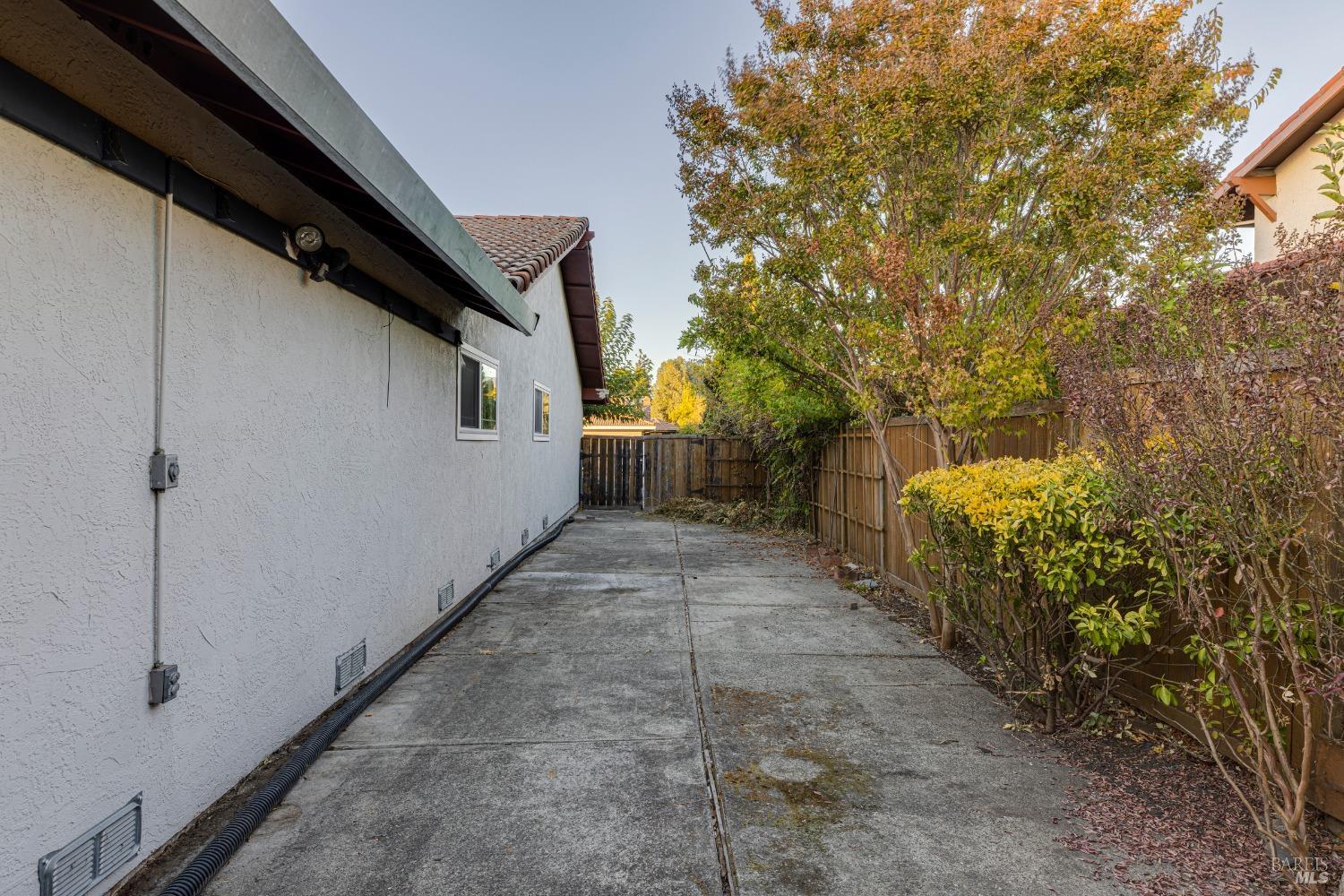 923 Santa Dorotea Cir