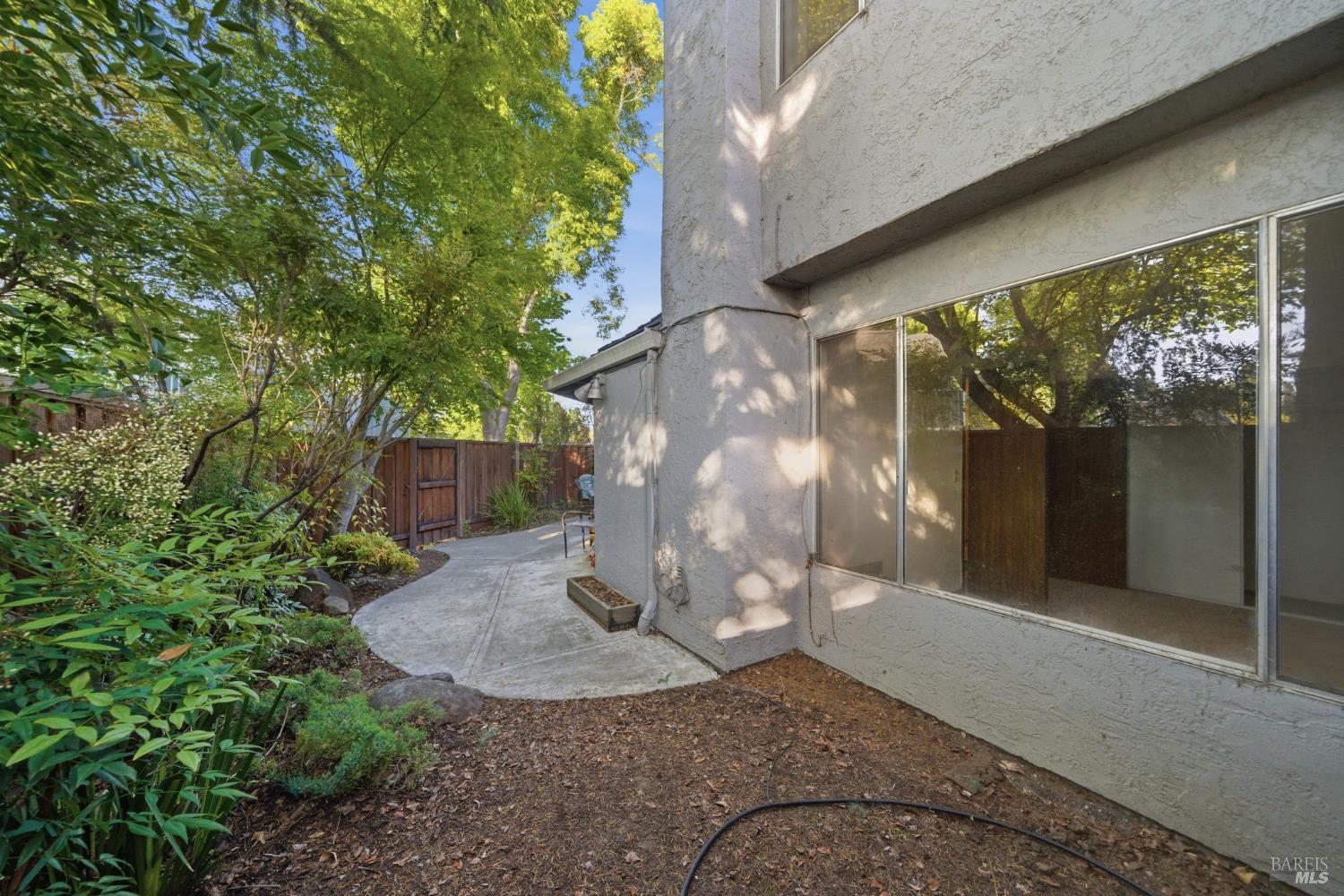 514 Racquet Club Circle
