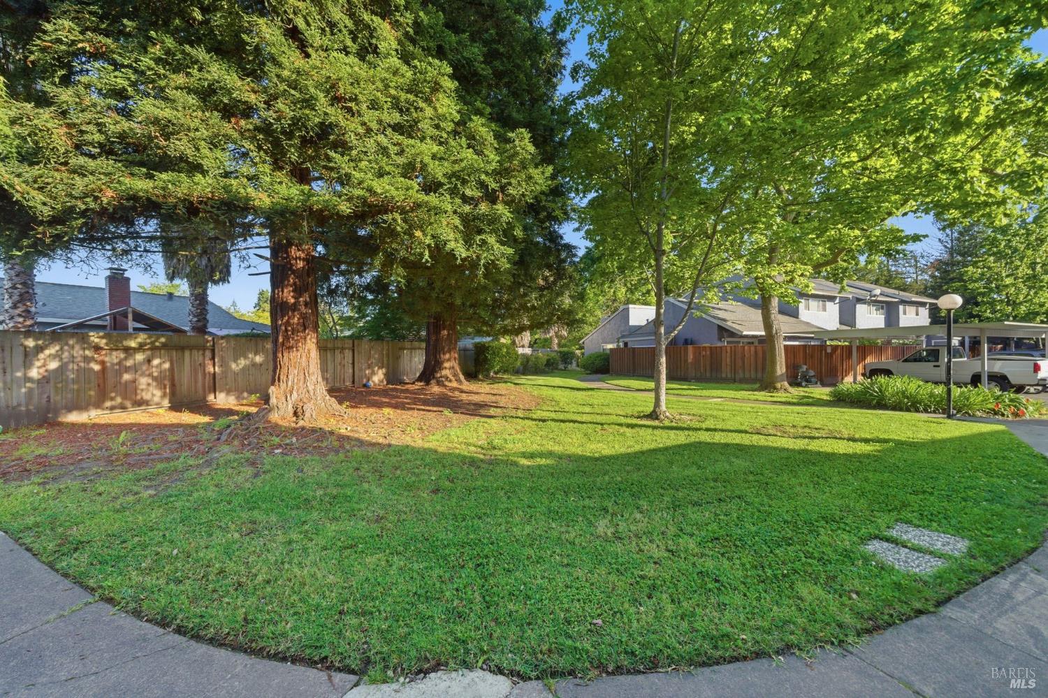 514 Racquet Club Circle