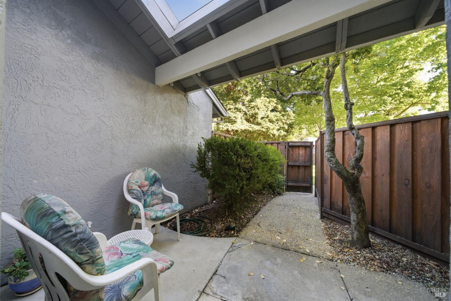 514 Racquet Club Circle