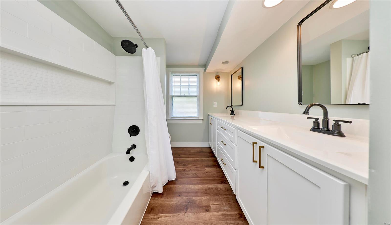 3661 Eminence Boulevard