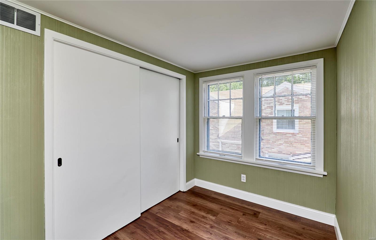 3661 Eminence Boulevard