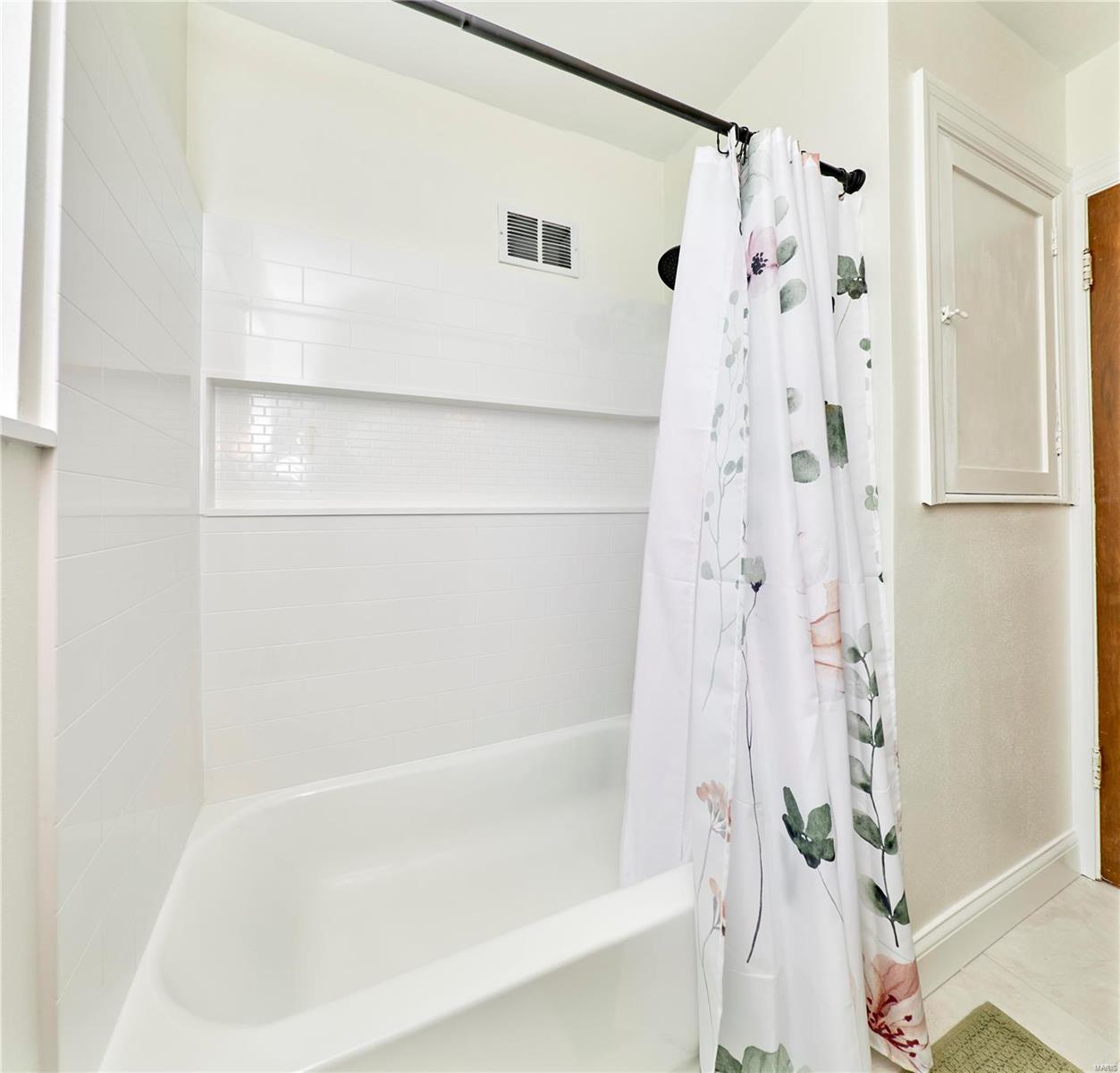 3661 Eminence Boulevard