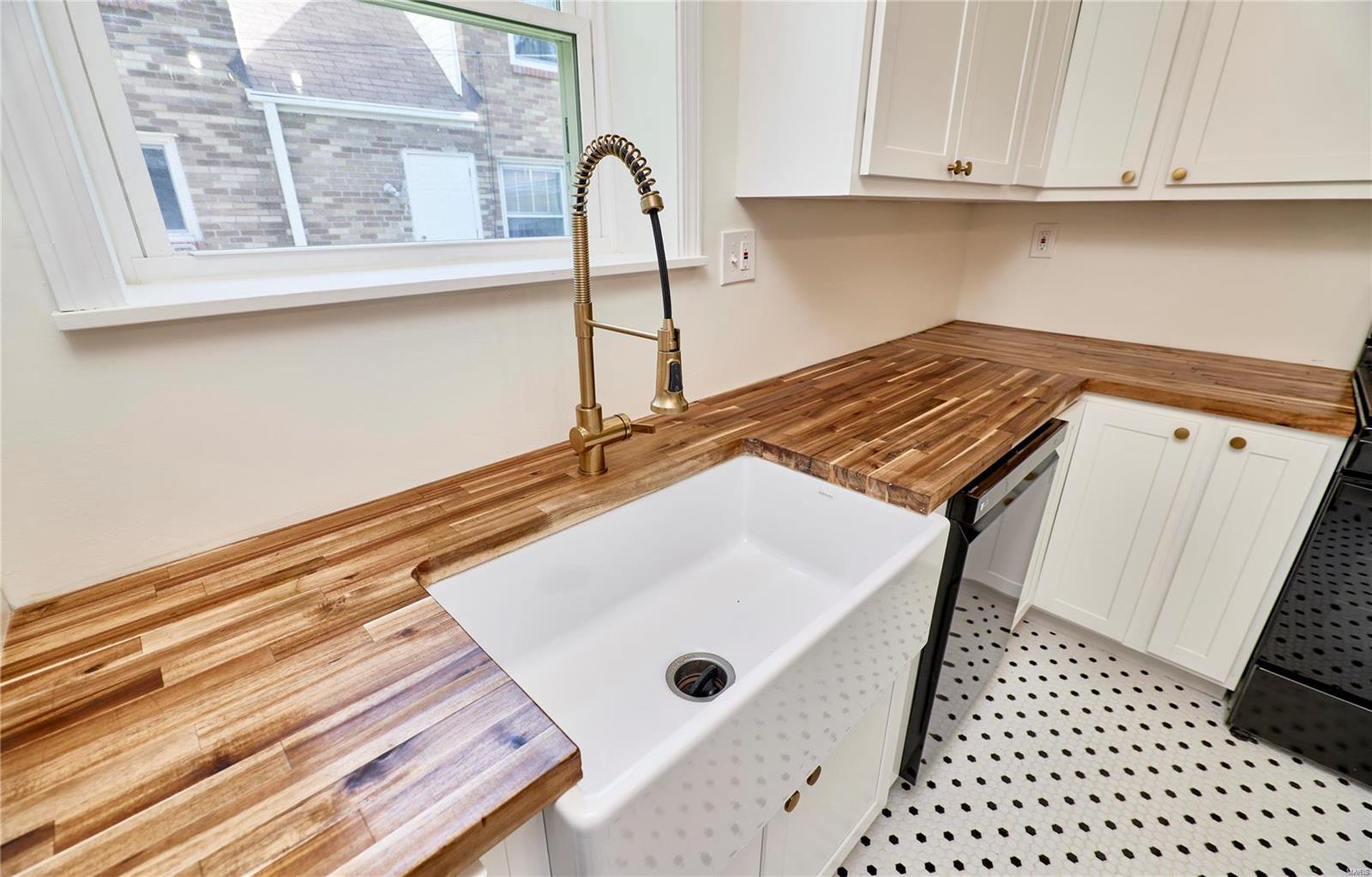 3661 Eminence Boulevard