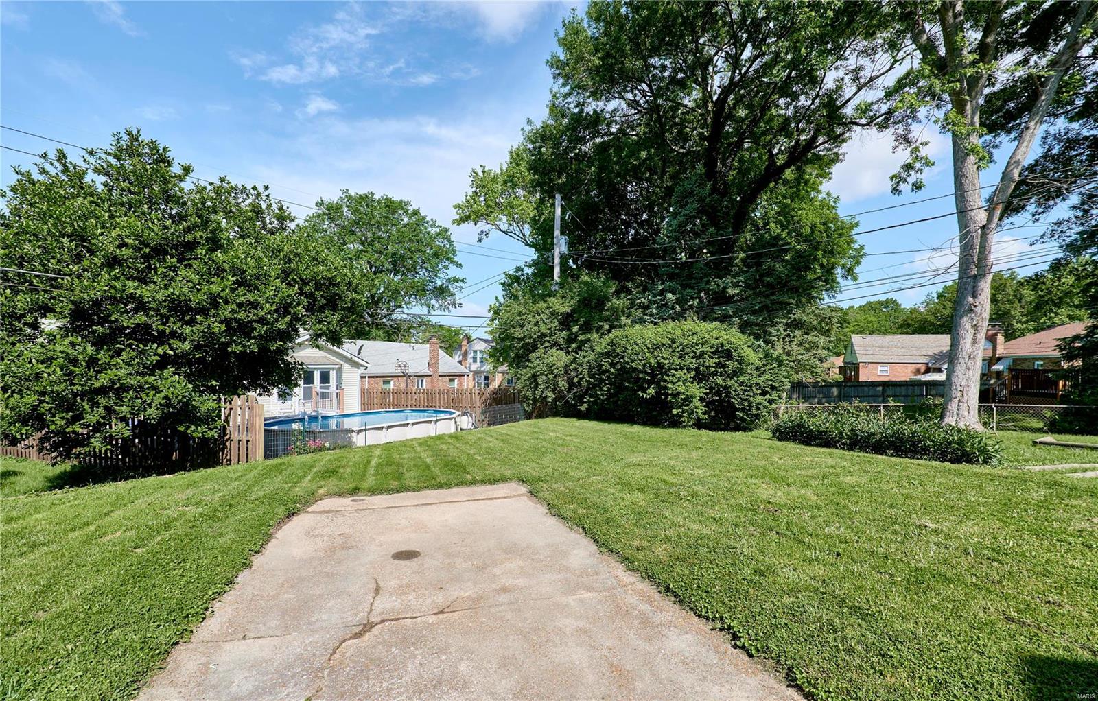 3661 Eminence Boulevard