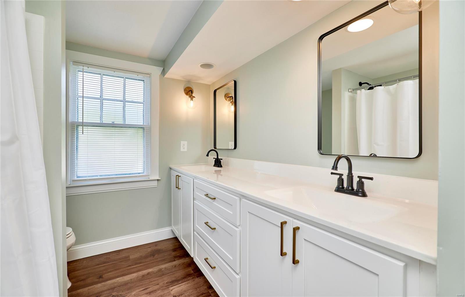 3661 Eminence Boulevard