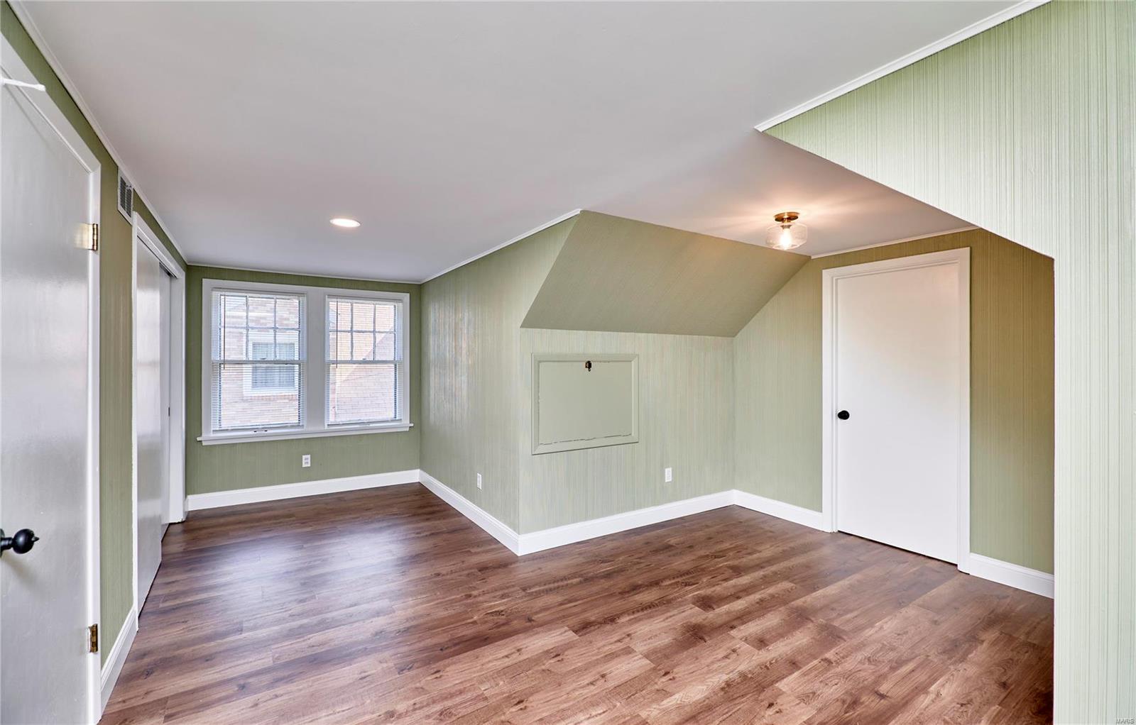 3661 Eminence Boulevard