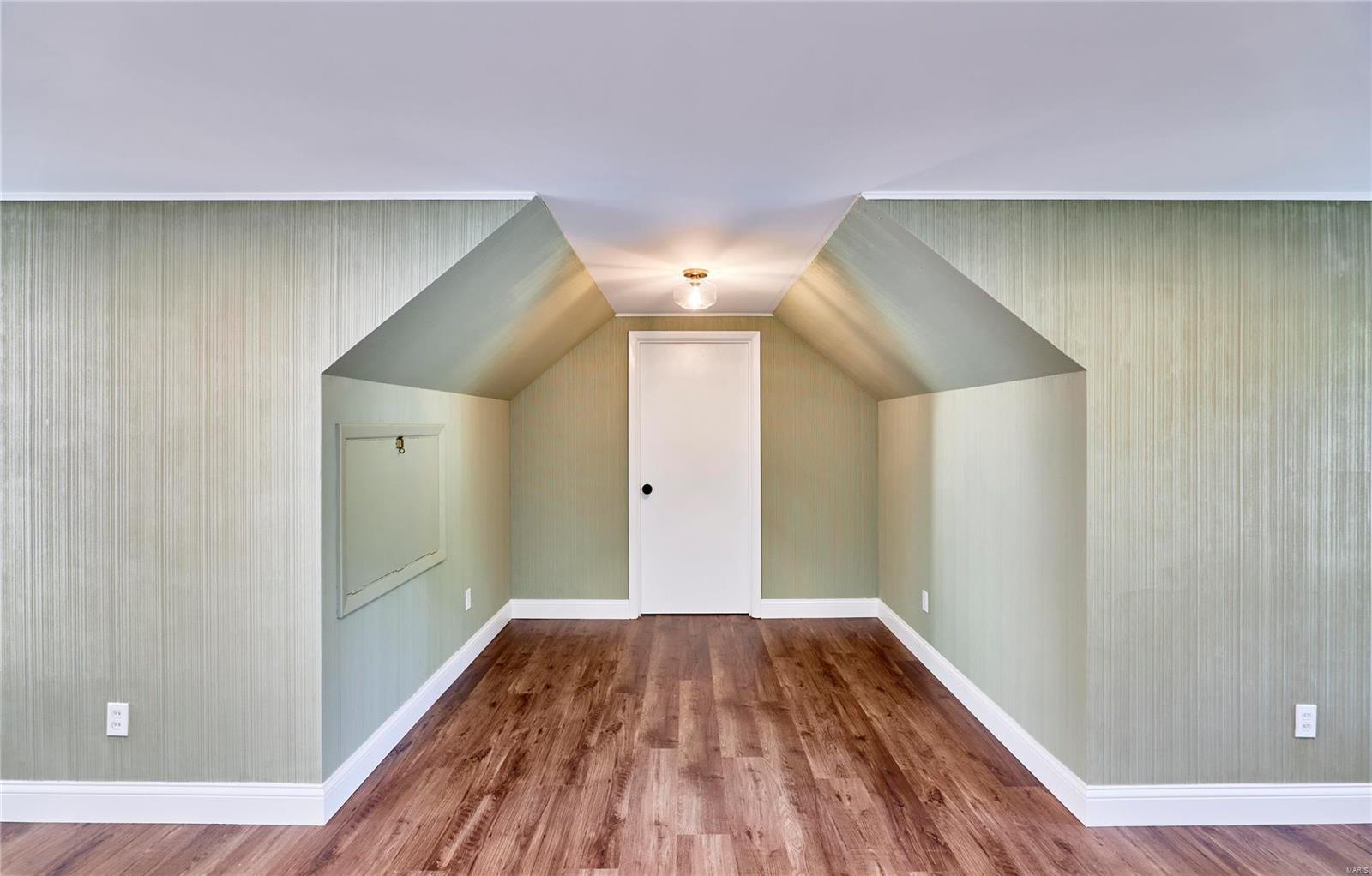 3661 Eminence Boulevard