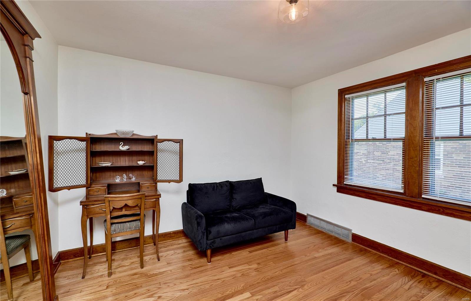 3661 Eminence Boulevard