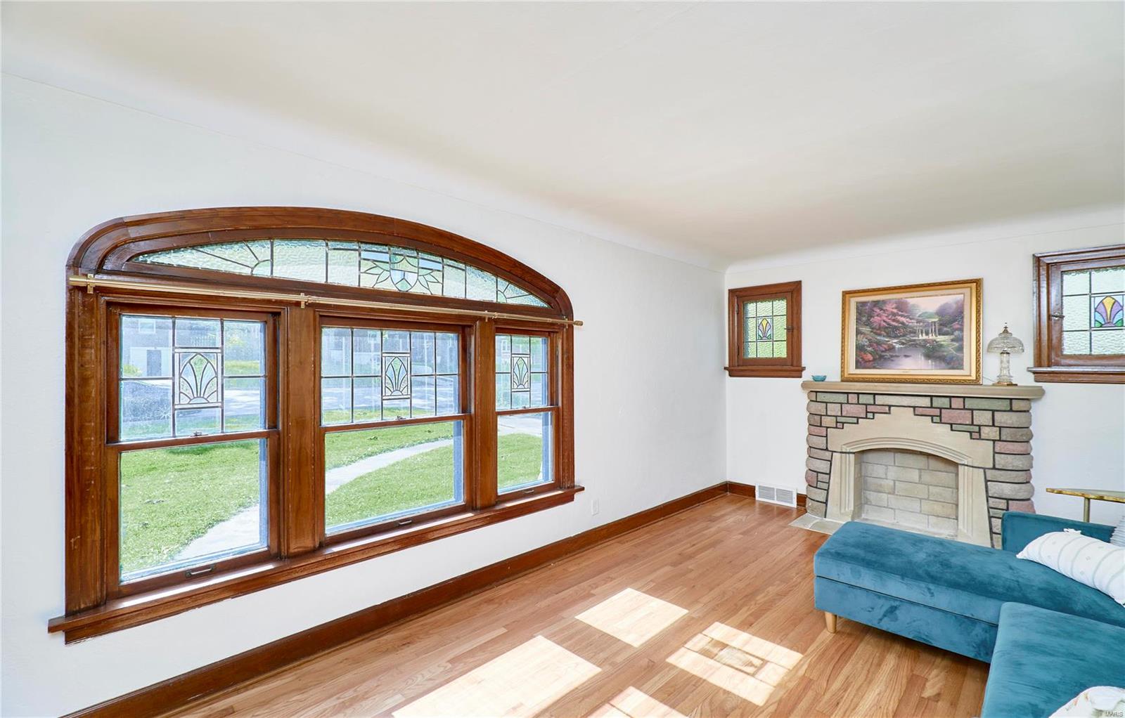 3661 Eminence Boulevard