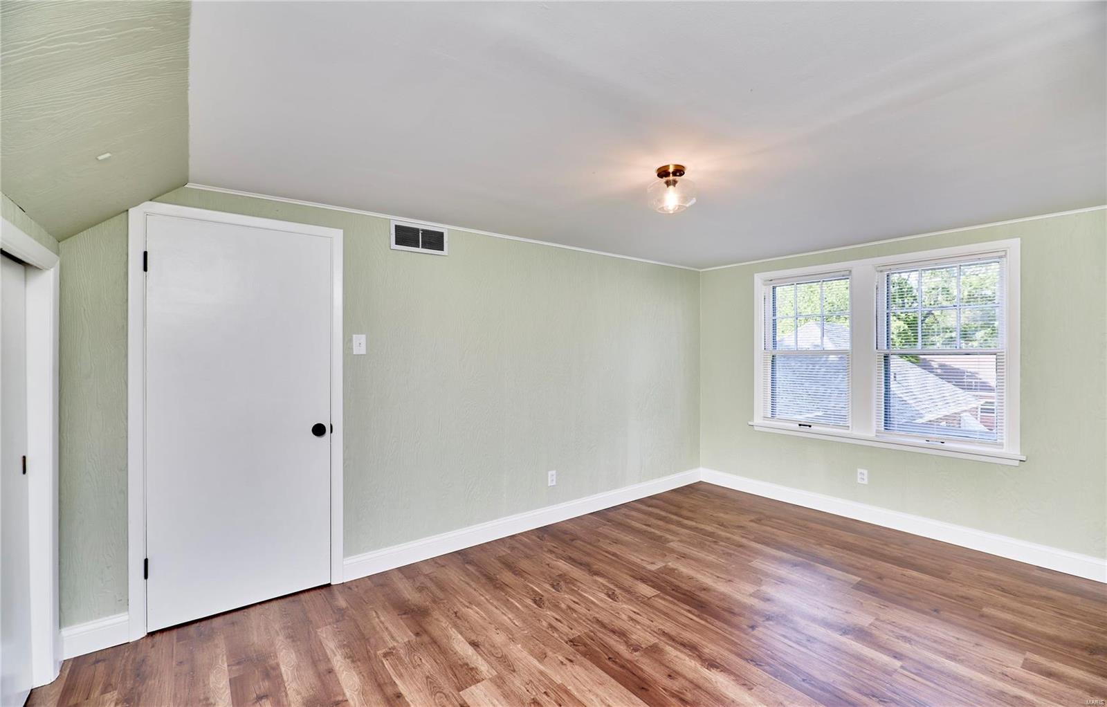 3661 Eminence Boulevard