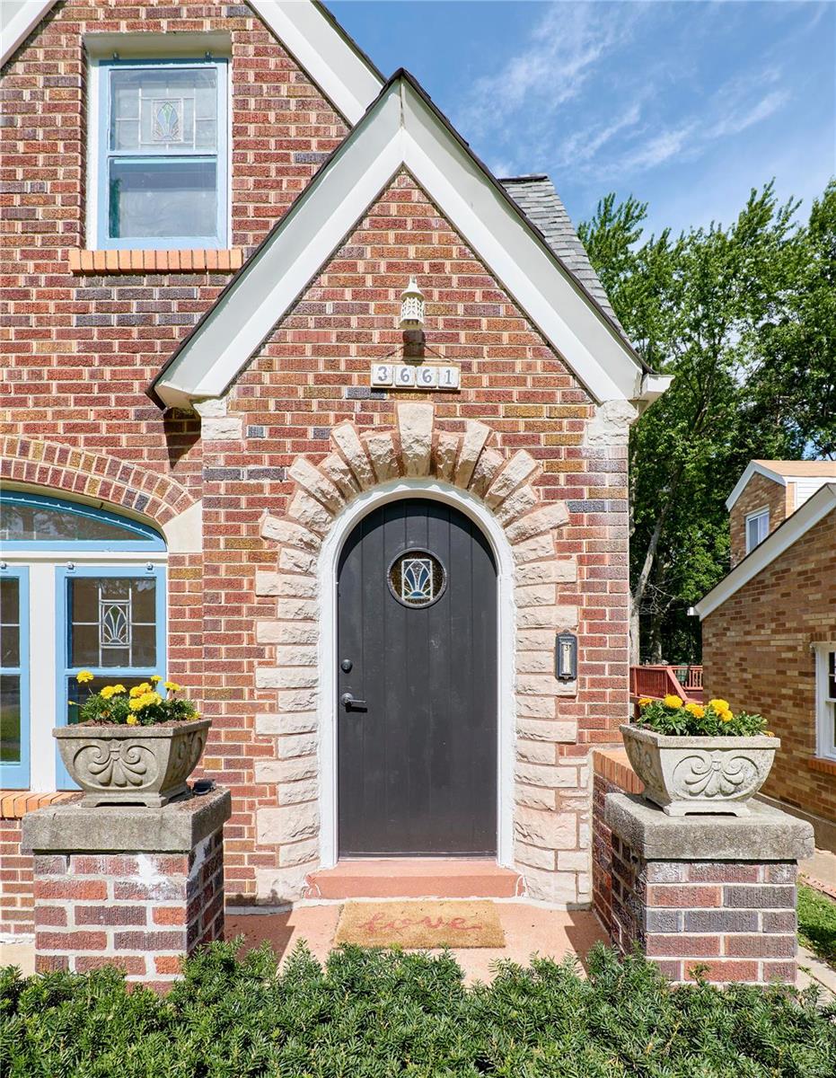 3661 Eminence Boulevard