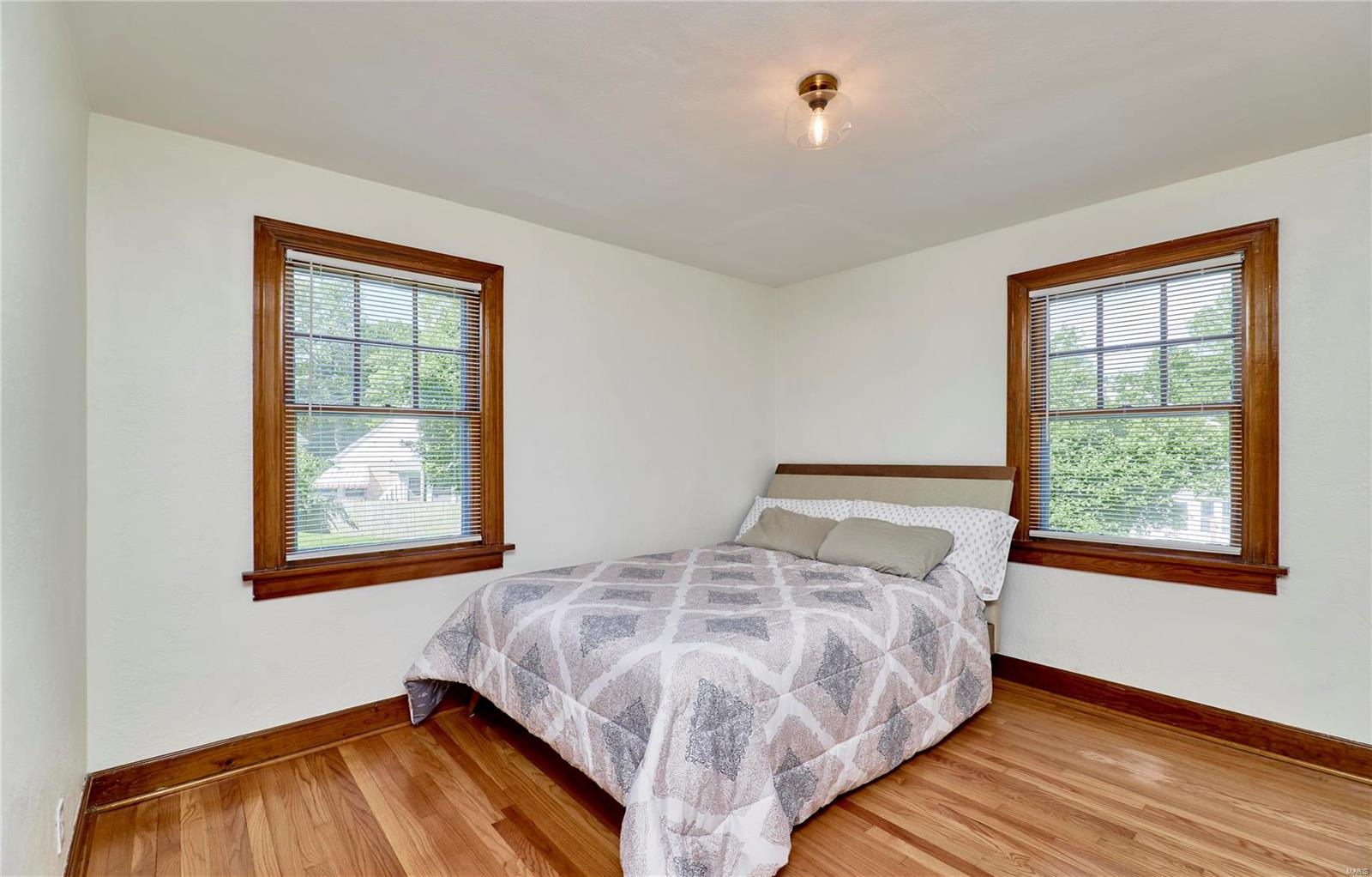 3661 Eminence Boulevard