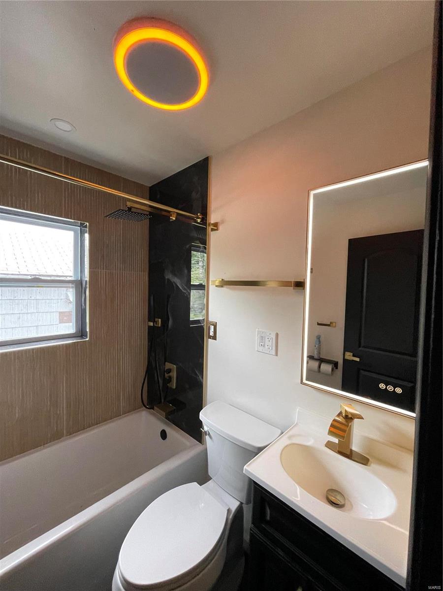 4202 Ravenwood Avenue