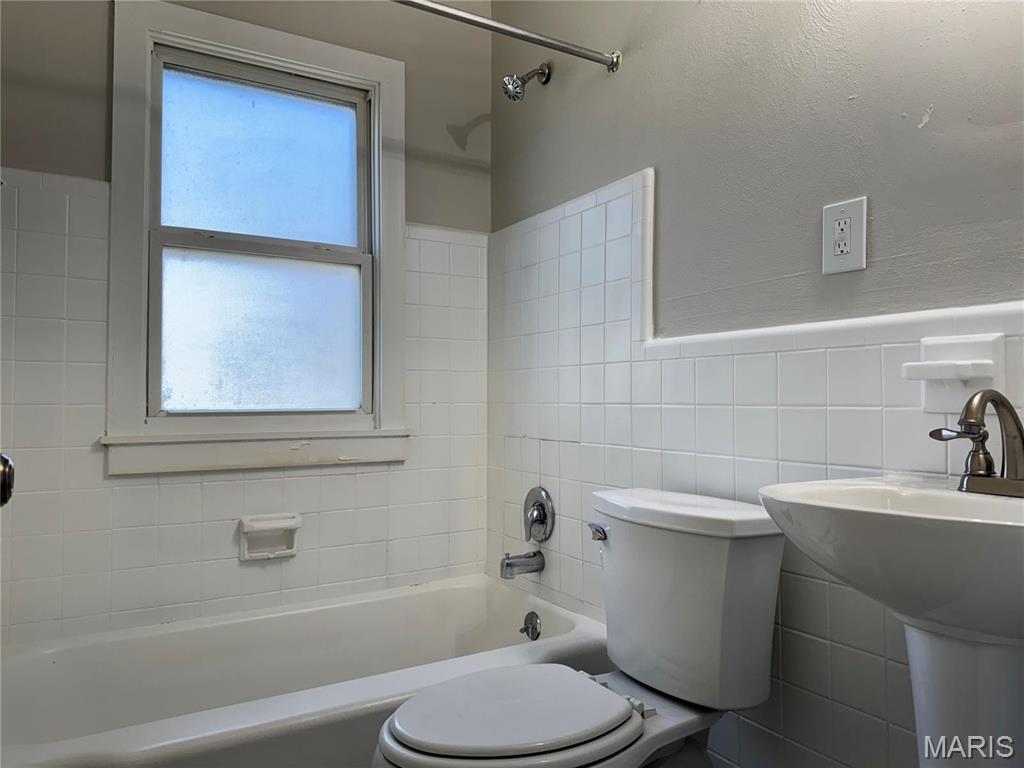 6825 Circleview Drive