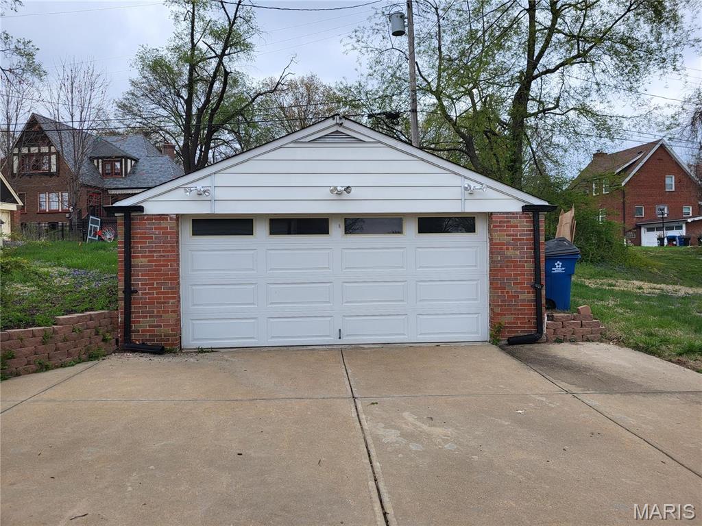 8303 Knollwood Drive